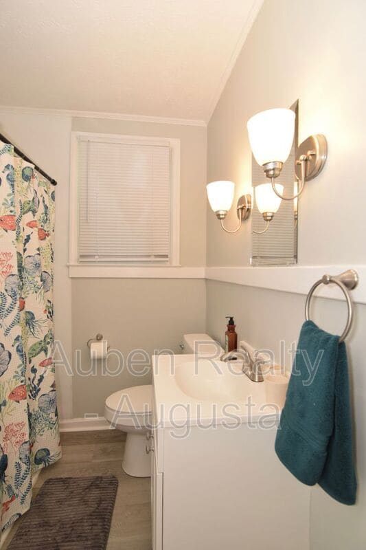 Building Photo - 1549 Heath St