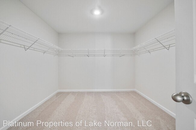 Building Photo - 5 br, 3 bath House - 16116 Trenton Green Lane