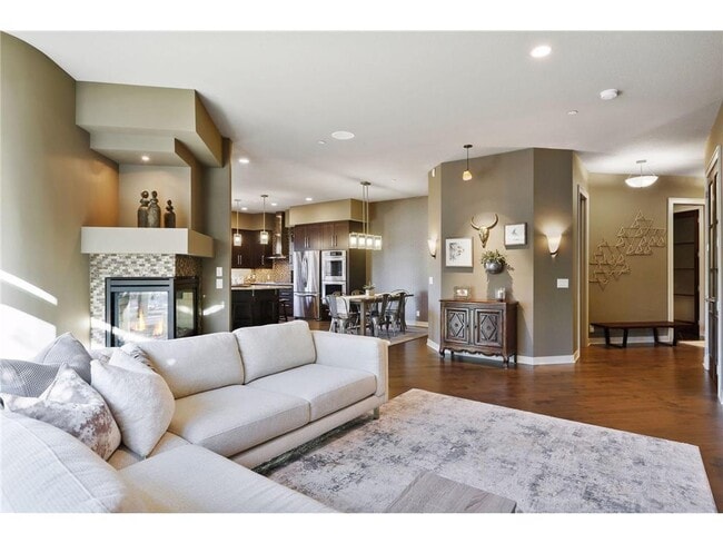 Building Photo - 555 Oak Ridge Pl