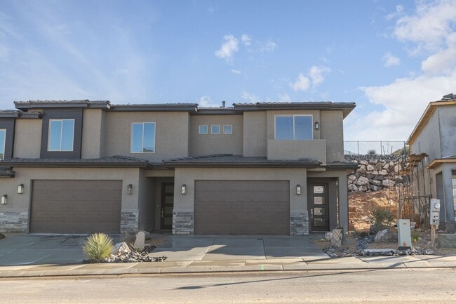 Building Photo - Dog Friendly 3 Bedroom Townhome in Hurricane