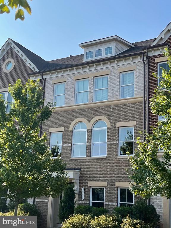 Building Photo - 44711 Plympton Square