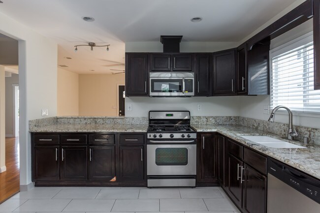 Building Photo - 708 Tularosa Dr