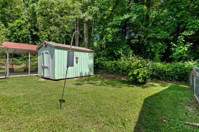 Building Photo - Introducing a newly renovated 3 bedroom, 2...