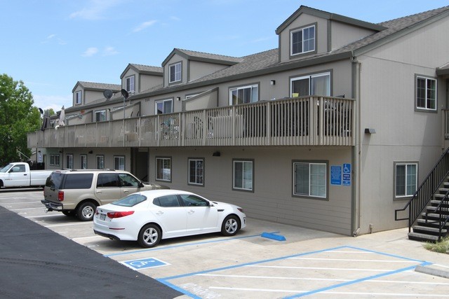 Gold Oaks Apartments Exterior - Gold Oaks Apartments