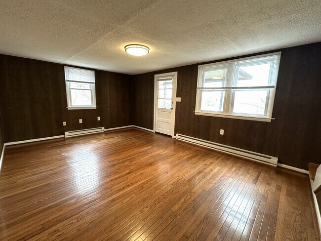 Building Photo - 2828 Cedarhurst Rd