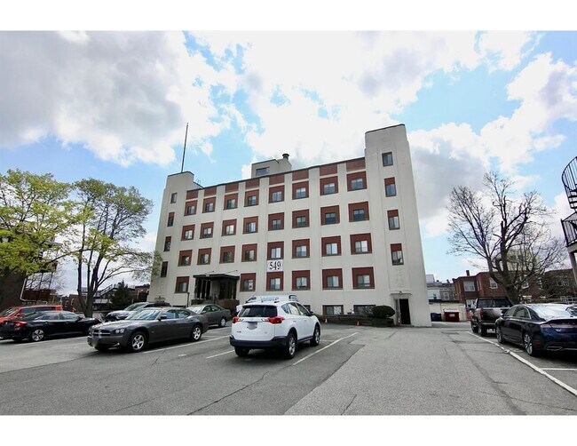 Building Photo - 549 E 4th St