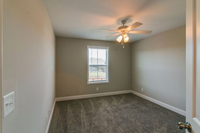 Building Photo - 1132 Eagle's View Dr