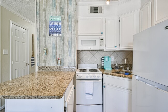 Building Photo - 6102 Seawall Blvd