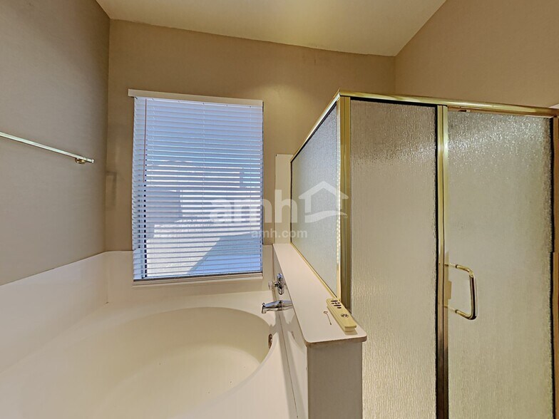 Building Photo - 15810 W Durango St