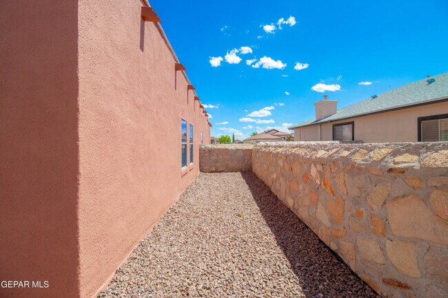 Building Photo - 14749 Sand Gate Dr