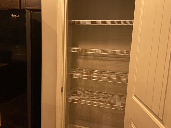 Building Photo - Townhome off Joe B Jackson