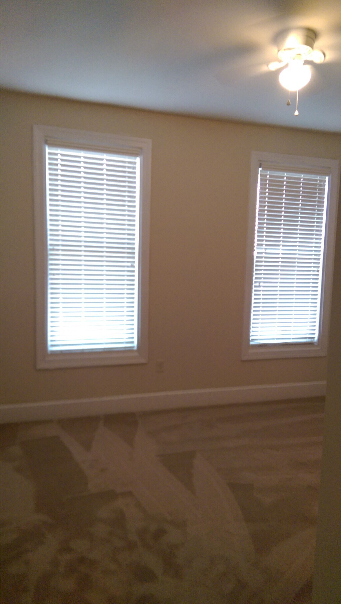 bed - 2123 E Marshall St