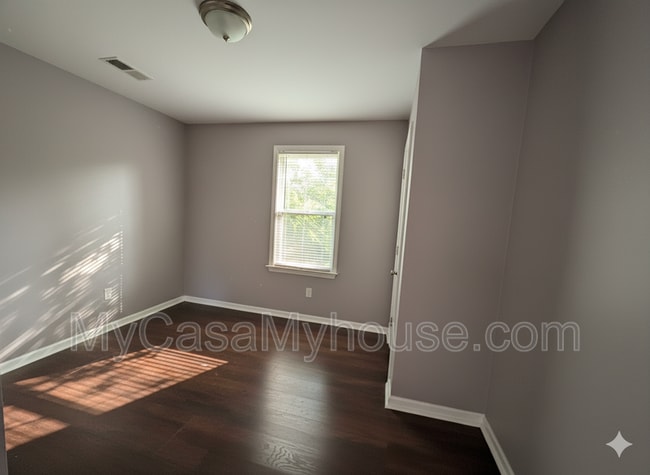 Building Photo - 1348 Austin St
