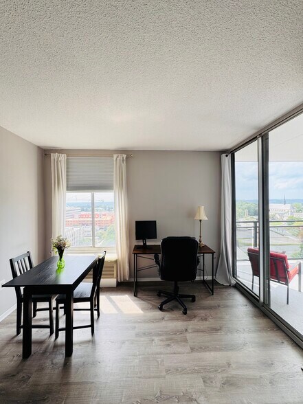 Dining and work area. - 28 Allegheny Ave
