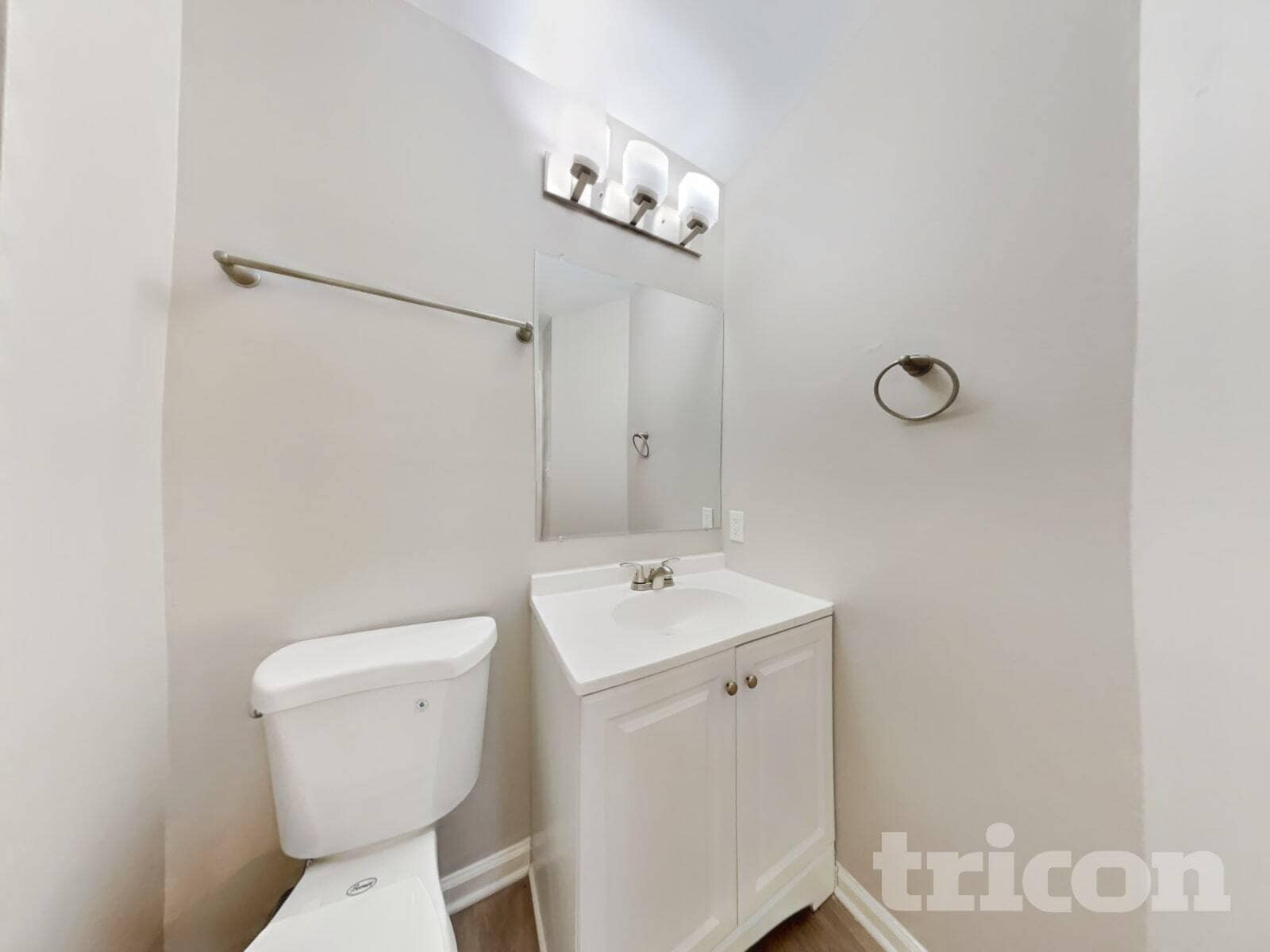 Building Photo - 101 N Lakeside Dr