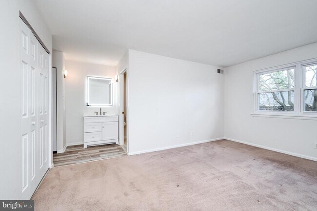 Building Photo - 2912 State Hill Rd