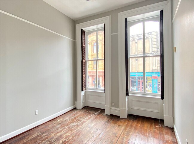 Building Photo - 2319 The Strand