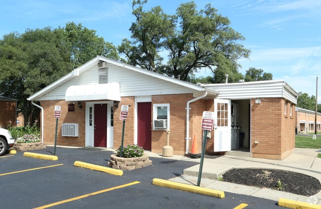 Colonial Village Columbus, OH Apartment Finder