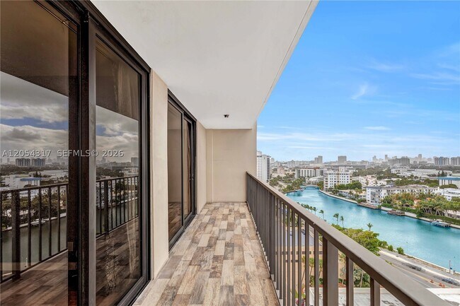 Building Photo - 2625 Collins Ave