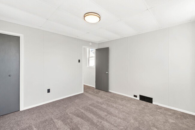 Building Photo - 1713 Realty Ave