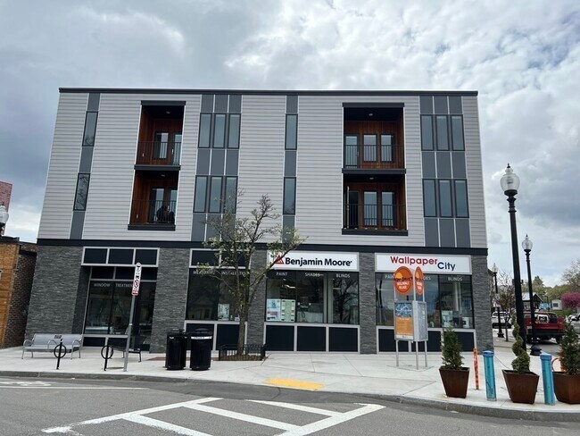 Building Photo - 734 South St
