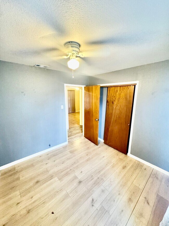 Building Photo - Lexington Subdivision-3/2-Move in ready! Call and schedule today!--Move in special