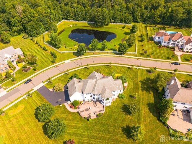 Building Photo - 19 Meadowlark Dr