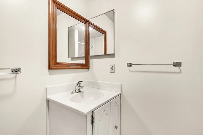 Building Photo - 10855 Lockwood Dr