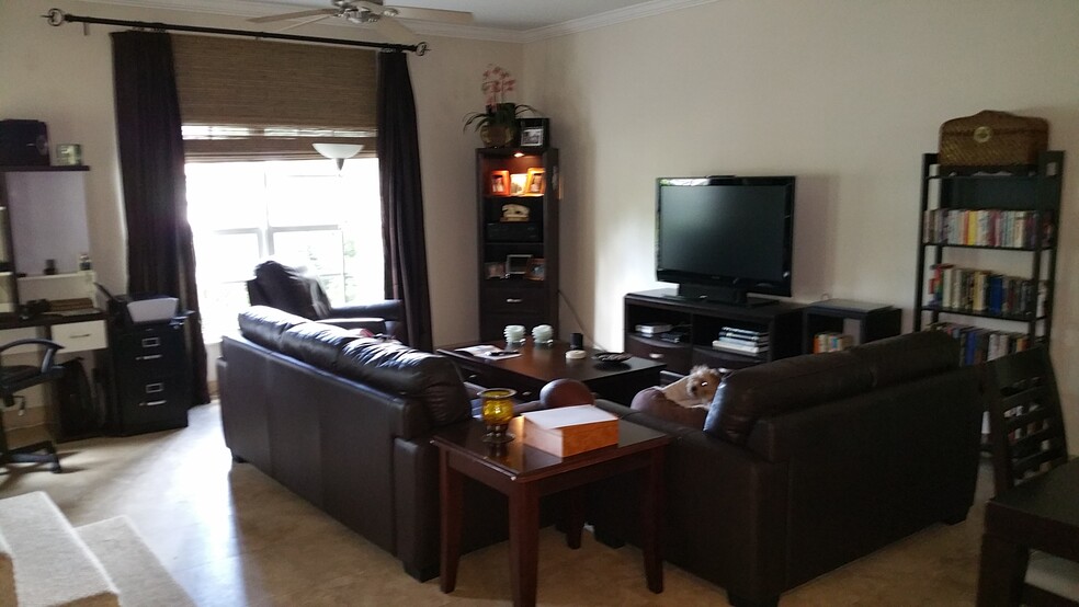Family Room - 857 SW 11th Ct