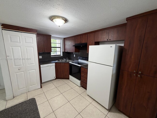 Building Photo - 3751 NW 115th Way