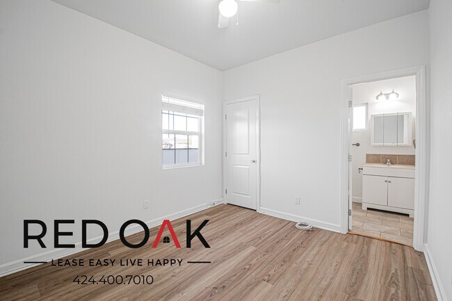 Building Photo - 731 W 46th St