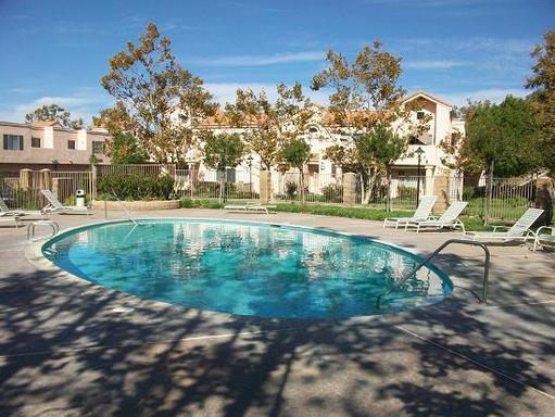 Building Photo - COMING SOON! Charming 2-Bedroom Upper Unit...