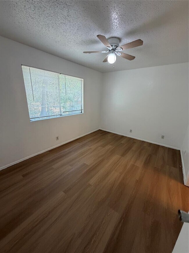 Building Photo - 704 Osage Dr