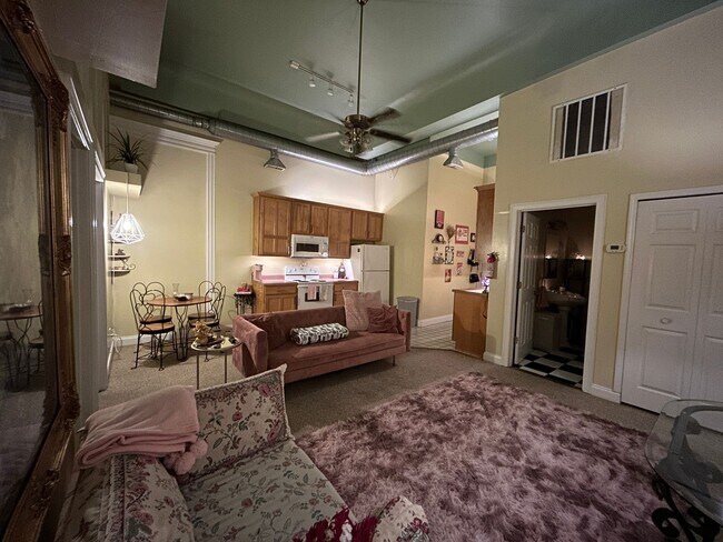 Building Photo - Redmen - Residential