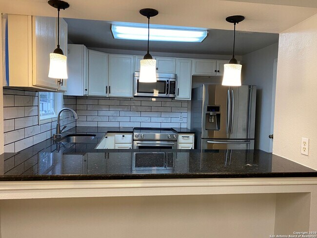 Building Photo - Dinn Drive