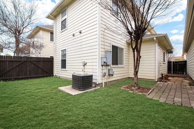 Building Photo - 2619 Crown Arbor Dr