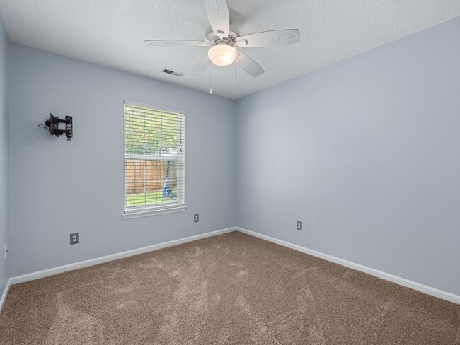 Building Photo - Beautiful 4 Bedroom Home with Bonus Room and Fenced Yard