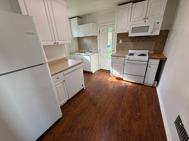 Building Photo - 843 1/2