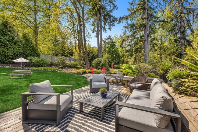 Building Photo - Bainbridge Island Home