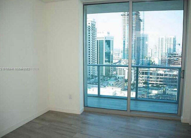 Building Photo - 1100S S Miami Ave
