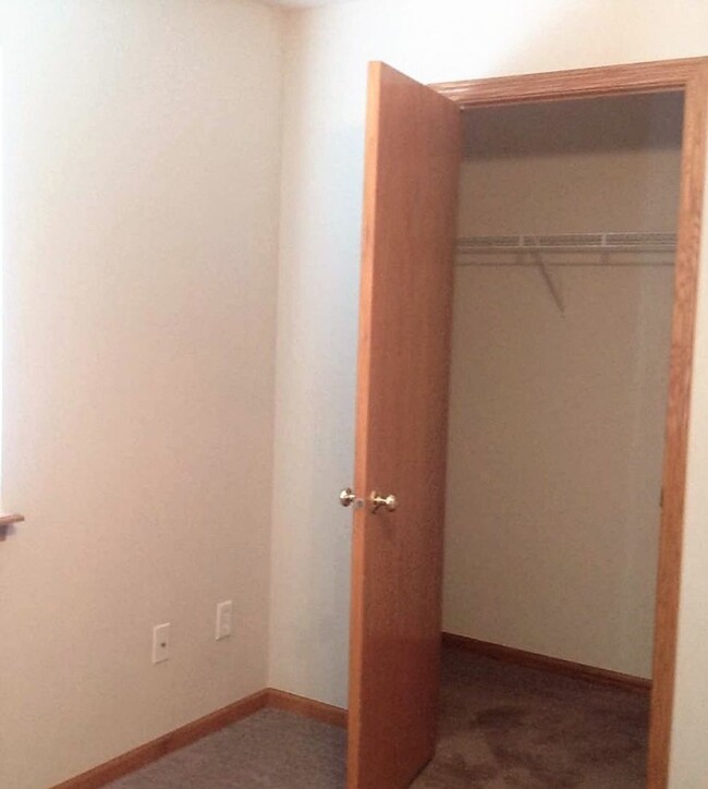 Building Photo - $1,195 | 2 Bedroom, 1 Bathroom Condo | Dog...