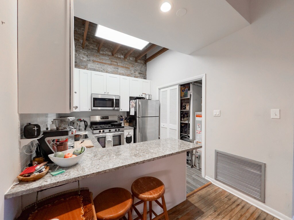 Building Photo - 2136 N Clifton Ave