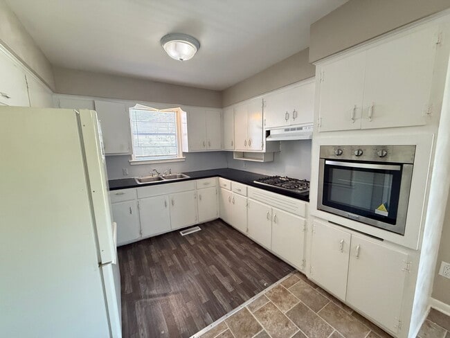 Building Photo - 3 bedroom in Broken Arrow