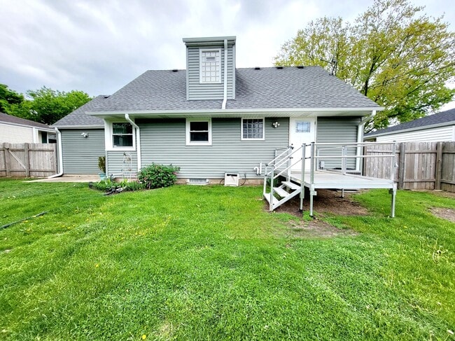 Building Photo - W158N9026 Charles Dr