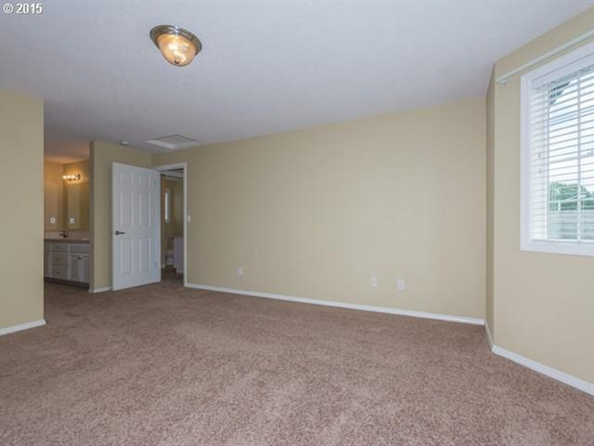 Building Photo - 4713 NE 39th St