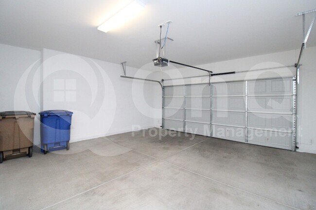 Building Photo - 23034 E Via Del Sol