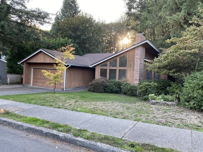 Building Photo - 2558 Troy Ct