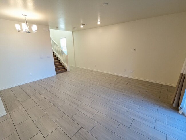 Building Photo - 1310 Ossa St