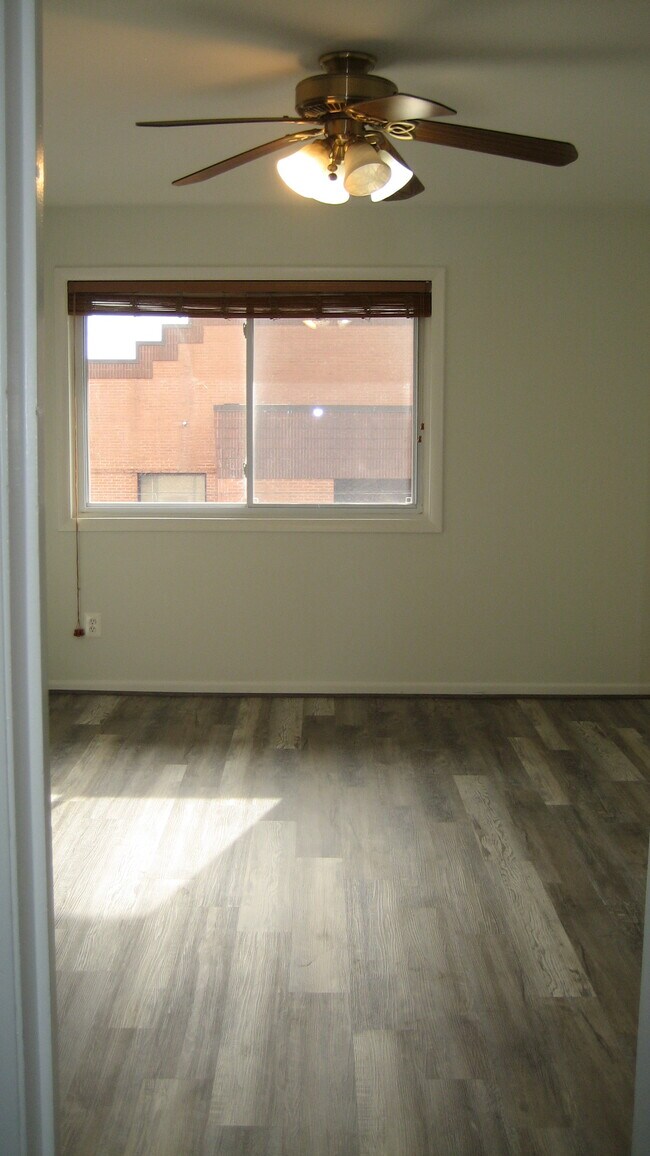 Building Photo - 214 Locust St SE