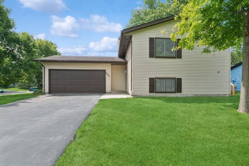 Building Photo - 8983 Vinewood Ln N